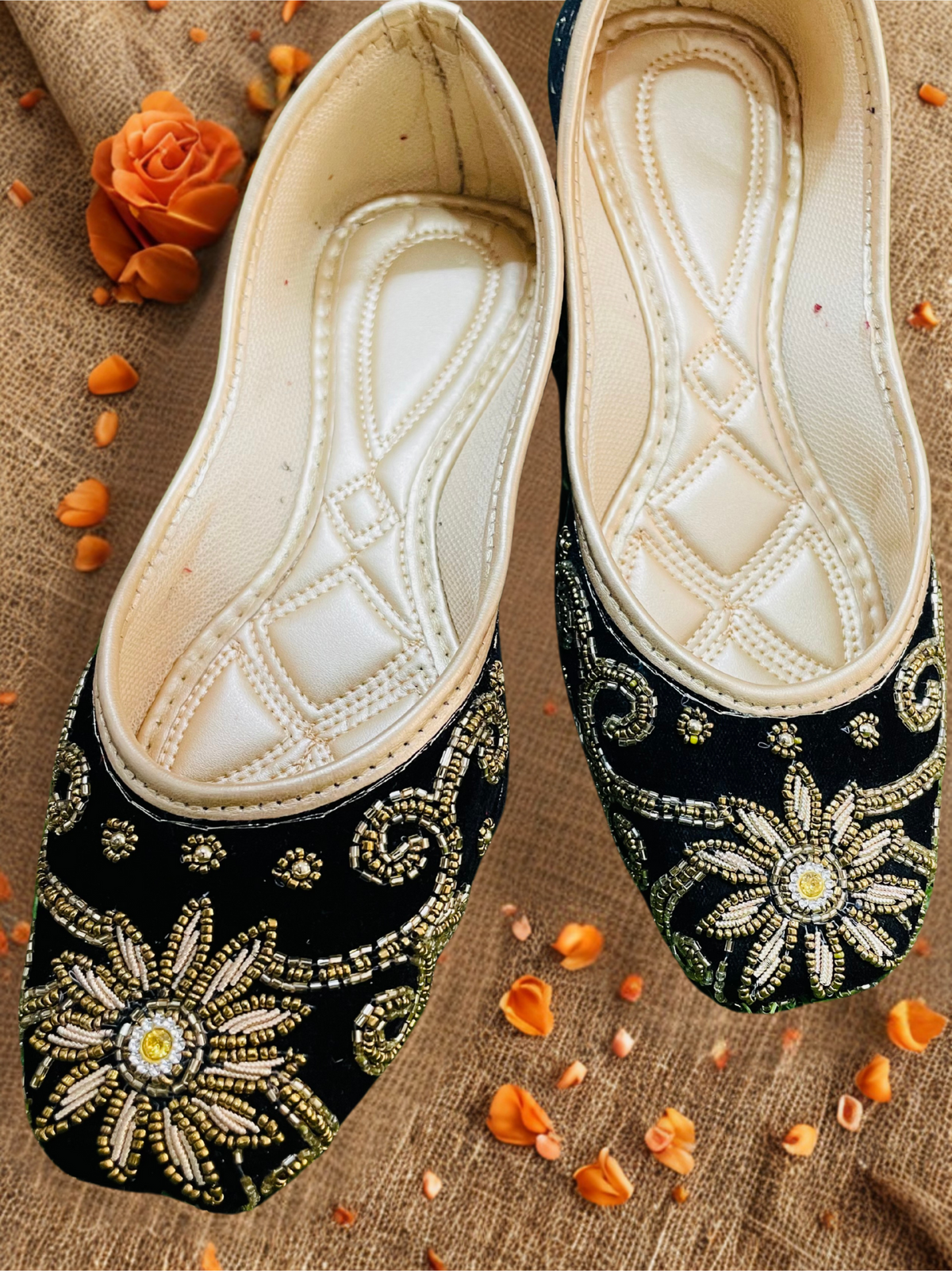 KAVE Embroidered Velvet Jutti – DISCOUNT
