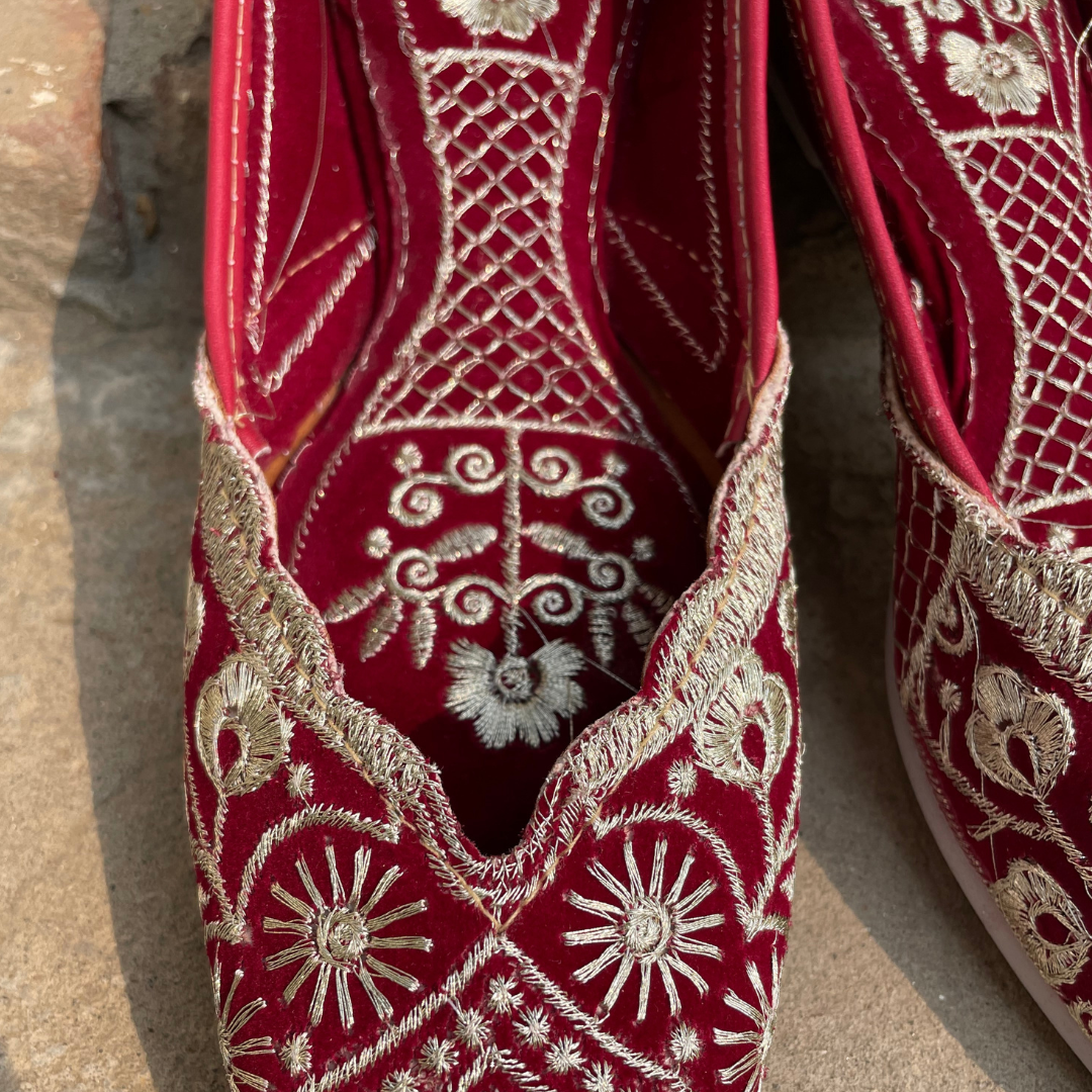 Gulnaz Maroon – Lohari Jutti 2025