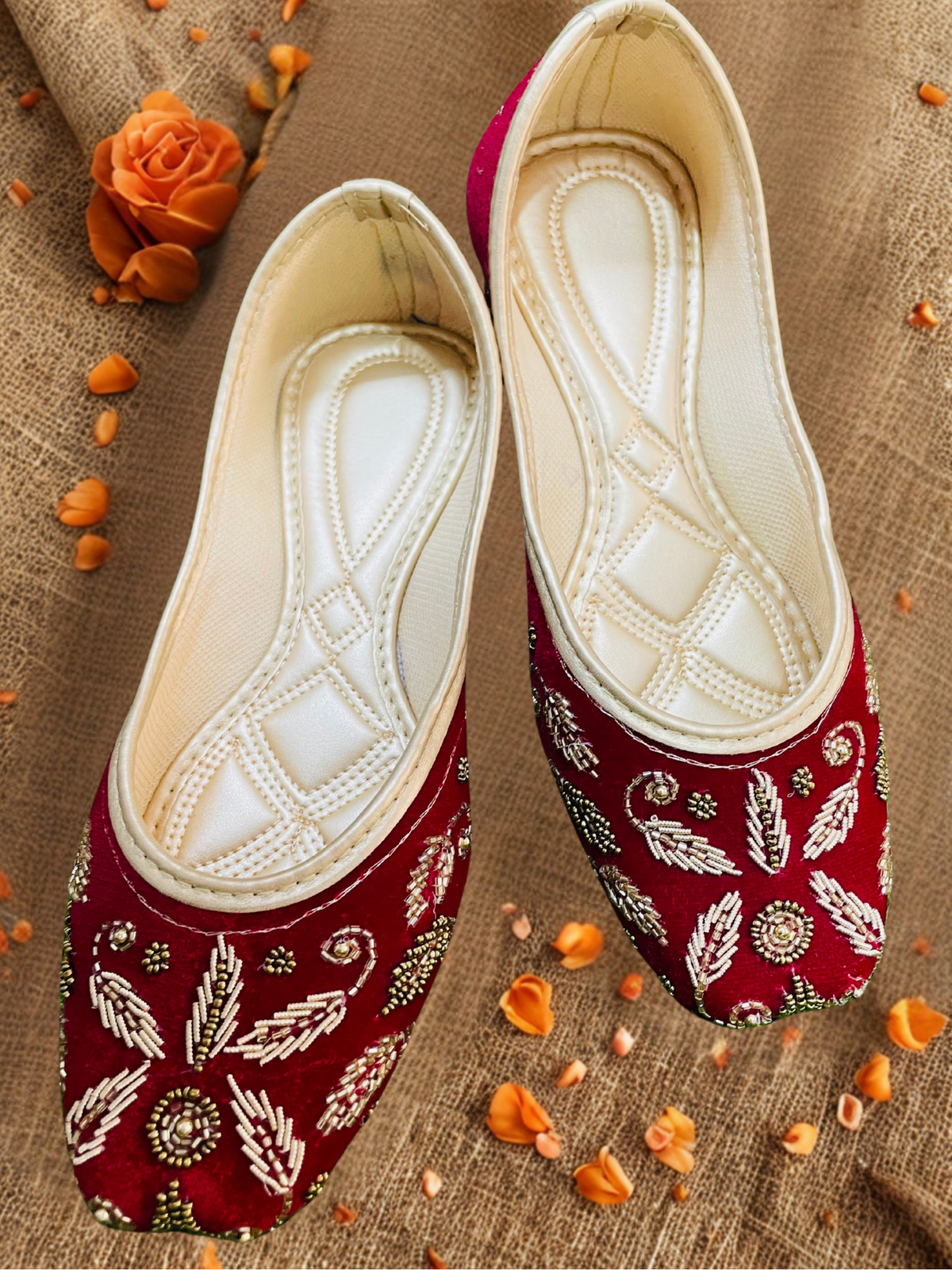 KAVE Classic Embroidered Velvet Jutti – DISCOUNT