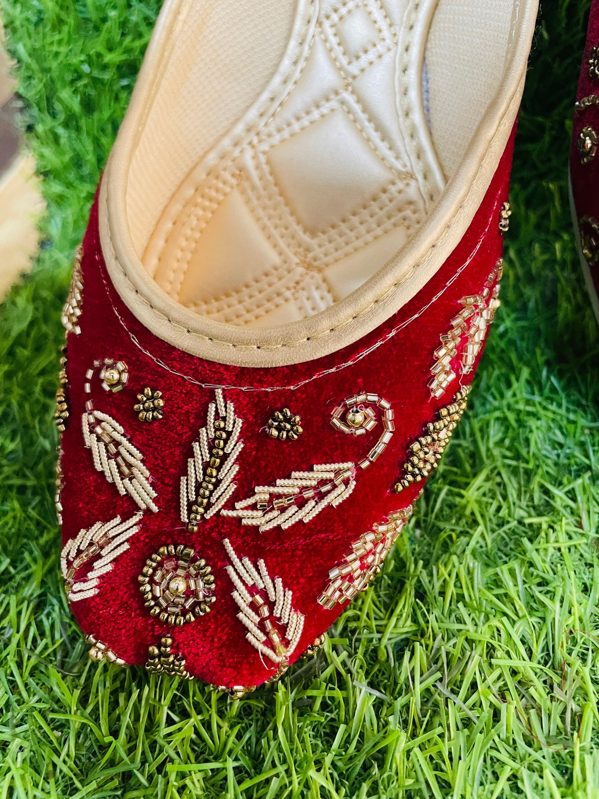 KAVE Classic Embroidered Velvet Jutti – Crimson Red & Gold