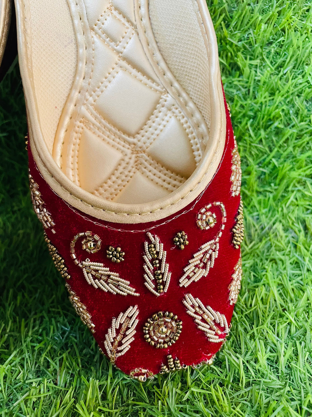 KAVE Classic Embroidered Velvet Jutti – Crimson Red & Gold