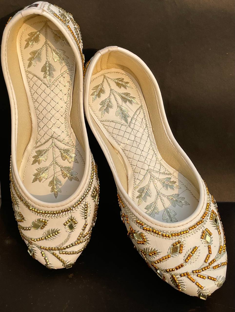 sheesh kari jutti